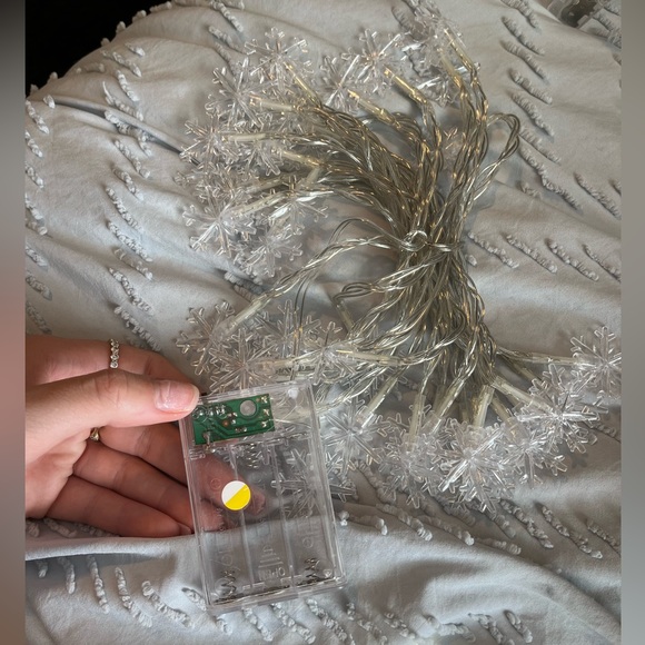 Snow flake string lights - Picture 3 of 7
